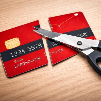 Tarjeta de crédito cortada